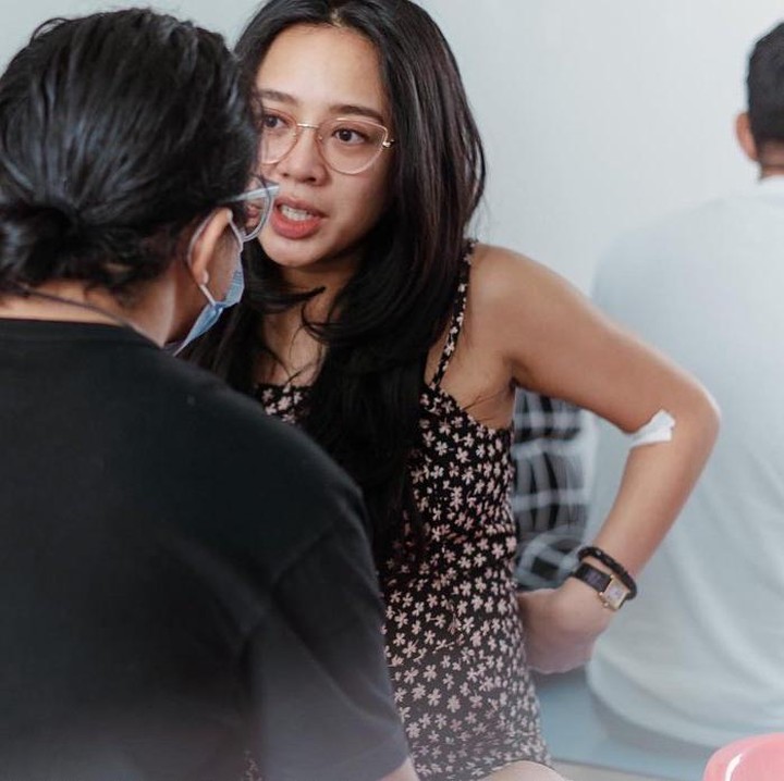 <p>Dea Ananda dan Ariel Nidji tengah berbahagia Bunda. Keduanya telah dianugerahi seorang bayi cantik pada 14 Juni lalu. Sebelum waktu persalinan, keduanya menyepatkan diri mengikuti kelas menyusui dan perawatan bayi baru lahir. (Foto: Instagram @dea_ananda)</p>