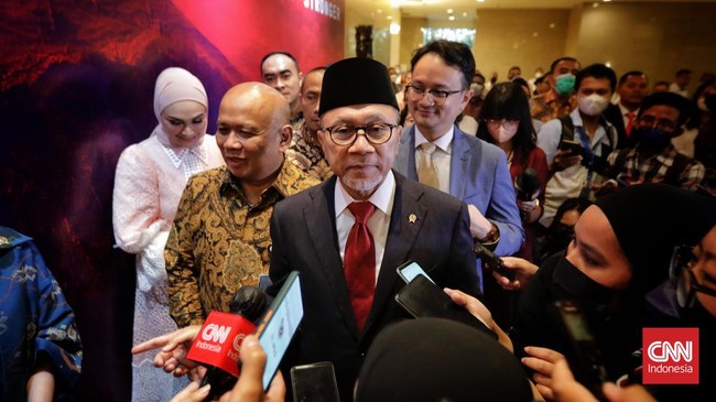 Mendag Zulkifli Hasan akan mencabut aturan Domestic Market Obligation (DMO) dan Domestic Price Obligation (DPO) untuk menaikkan harga TBS sawit.