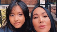 <p>Dewi Gita sendiri tampak selalu merindukan putrinya, Bunda. Dalam <em>postingan</em> di akun Instagram pribadi, ia kerap mengunggah potret bersama Naja dengan <em>caption</em> manis. "Kamu tidak ada dalam keberadaan ini. Sinta pada akhirnya tidak bertemu ditempat yg satu. Cinta hanya berada dalam diri masing masing dan jiwaku bisu. Takdir #dg," tulis Dewi. (Foto: Instagram @dewigita01)<br /><br /><br /></p>