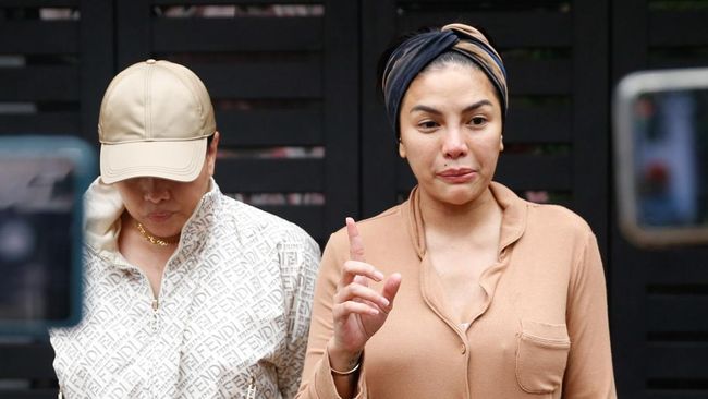 Nikita Mirzani menuding Dito Mahendra berbohong atas keberadaannya di Malaysia dan mengklaim memiliki bukti atas tudingannya.