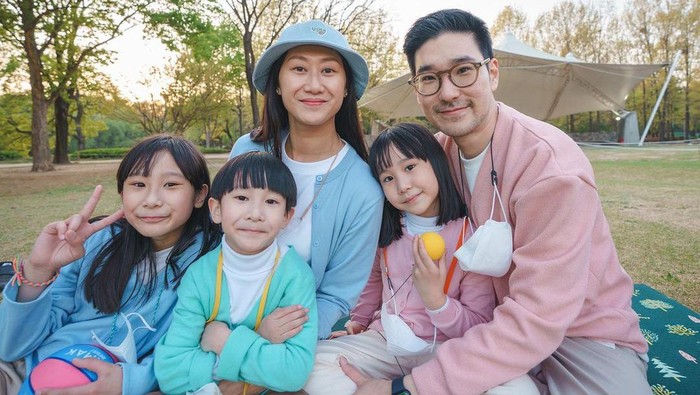 Inspirasi Gaya Kasual yang Gemas ala Kimbab Family