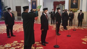 FOTO: Detik-detik Jokowi Lantik Zulhas dkk di Momen Reshuffle Kabinet