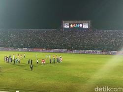 Arema FC Raih Kemenangan Perdana Berkat Gol Penalti