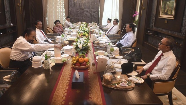Menko Perekonomian yang juga Ketum Golkar Airlangga Hartarto mengatakan Jokowi dan ketum parpol koalisi juga membahas masalah energi hingga pangan.