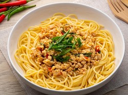 3 Resep Spaghetti Ayam Populer ala Kafe Untuk Makan Malam