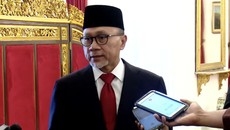 Mendag Zulhas Bakar Baju Bekas Impor Rp10 M di Sidoarjo