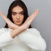 Untuk Kamu yang Ekstrovert, Waspada 5 Perilaku Ini Bisa Jadi Pertanda Sebenarnya Kamu Lagi Depresi!