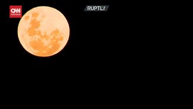 VIDEO: Momen Strawberry Moon di Langit Buenos Aires