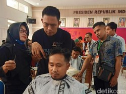 Mantap, Disabilitas di Banyuwangi Diajak Berwirausaha Barbershop