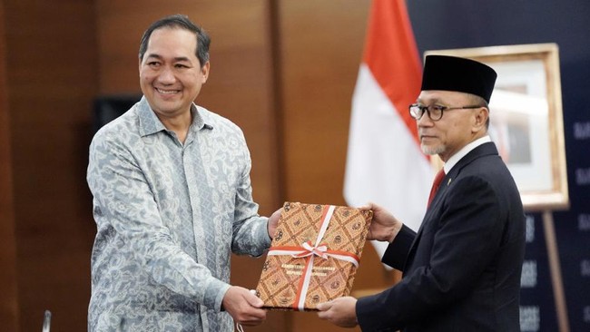 Jokowi disebut berupaya menjegal Anies Baswedan di Pilpres 2024 dengan memasukkan PAN ke kabinet. Berikut ini amatan dari pakar politik.