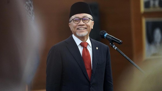 Menteri Perdagangan (Mendag) Zulkifli Hasan alias Zulhas menjamin Indonesia tak akan lagi mengimpor garam konsumsi usai diprotes petani asal Madura.