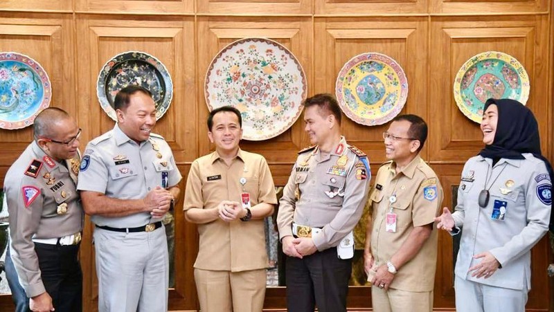 Tim Pembina Samsat Nasional mengadakan rapat dalam rangka rekonsiliasi data kendaraan bermotor