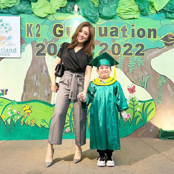 <p>Anak terakhir dari tiga bersaudara itu kini siap melanjutkan pendidikan ke jenjang SD. Dhena berharap Zayn bisa lebih bersemangat saat sudah jadi anak SD. (Foto: Instagram @dhenafrizzy)</p>