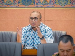 Emosi Andre Rosiade Tolak Impor KRL Bekas Jepang