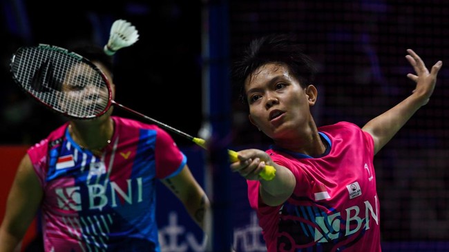 Apriyani Rahayu/Siti Fadia Silva Ramadhanti kalah dari Lee Soo Hee/Shin Seung Chan pada babak perempat final Indonesia Open 2022.