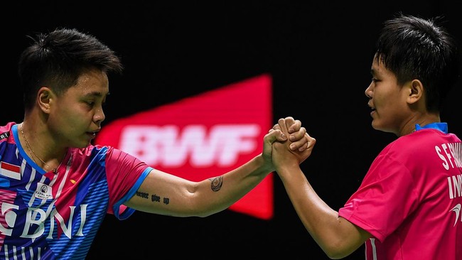 Apriyani Rahayu/Siti Fadia Silva memulai mencoba beradaptasi dengan Axiata Arena, tempat berlangsungnya Malaysia Open.