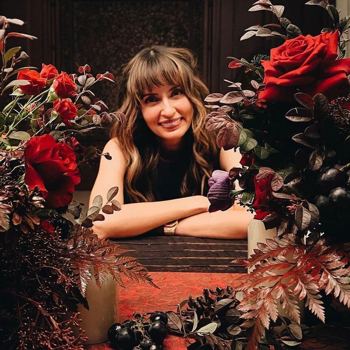 <p>Bianca juga merupakan cucu dari tokoh jurnalis nasional, yaitu Adinegoro. Sedangkan sang Bunda adalah Alidas, wanita yang berasal dari Solok, Sumatra Barat. (Foto: Instagram @bianca.alinda)<br /><br /><br /></p>