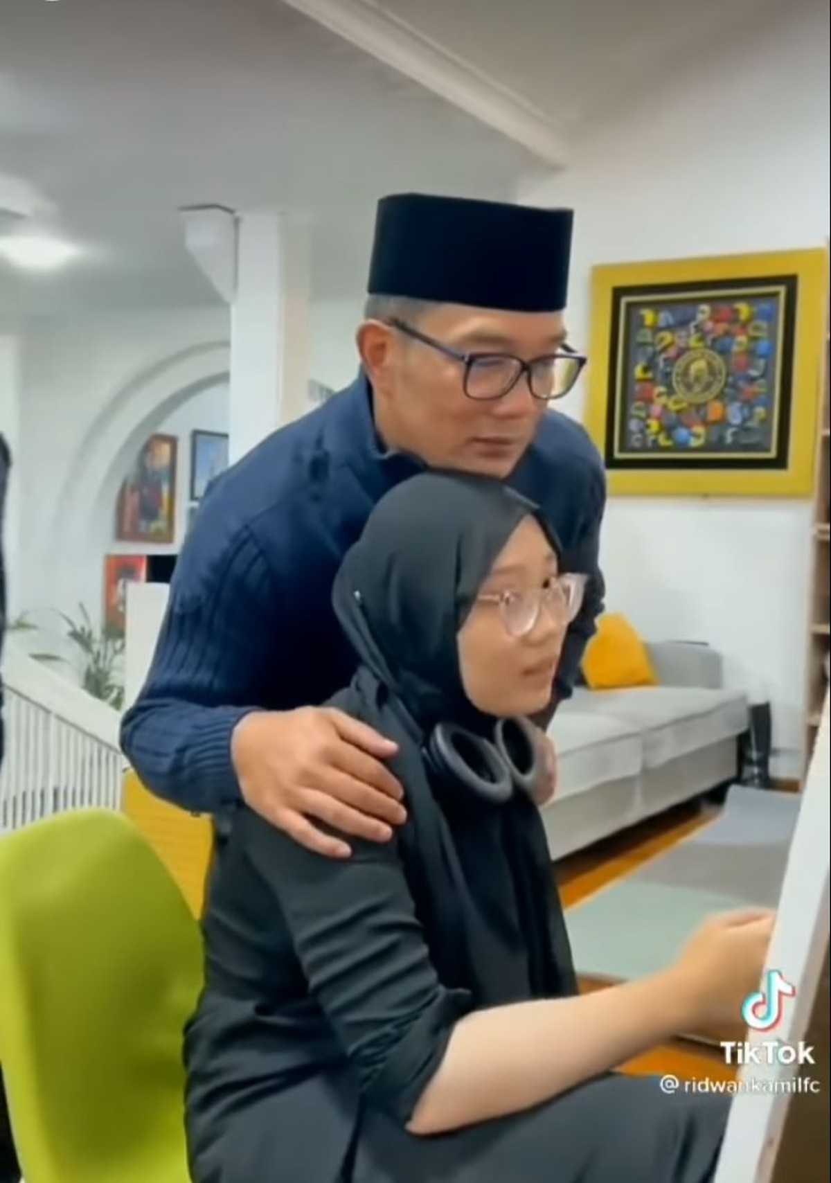 Camillia Laetitia Azzahra dan Eril