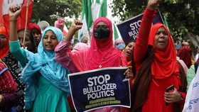 Rumah Muslim India Dibuldoser, Ribuan Warga Demo Turun ke Jalan