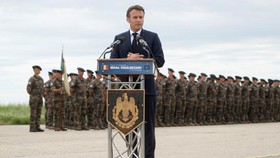 Macron ke Markas NATO Rumania: Kami Upayakan Segala Cara Setop Rusia