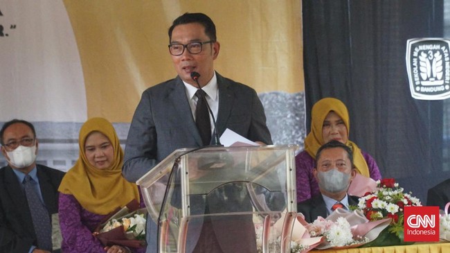 Gubernur Ridwan Kamil resmi menaikan upah minimum provinsi (UMP) Jawa Barat 2023 menjadi Rp1.986.670,17.