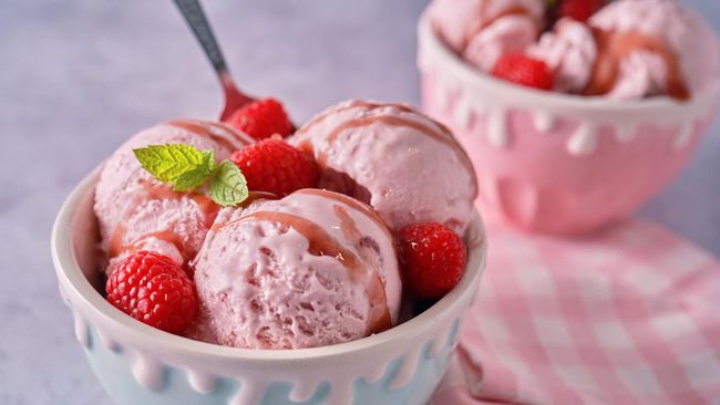 Saat cuaca panas, makan es krim jadi sesuatu yang menyenangkan sekaligus menyegarkan. Apa yang terjadi jika kita makan es krim setiap hari?