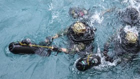 FOTO: Latihan Kopaska dalam Operasi Kontrateror di Kepulauan Seribu