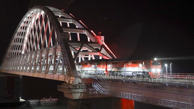 Ukraina ancam hancurkan jembatan Crimea, yang merupakan jembatan terpanjang di Eropa.