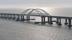 img-title Jembatan Sepanjang 120 Km Akan Hubungkan RI-Malaysia