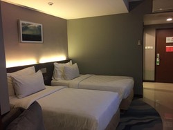 Kenapa Tidak Ada Guling di Kamar Hotel?
