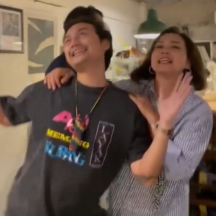 <p>Perayaan tersebut berlangsung dengan intimate nih, Bunda. Hanya dihadiri orang terdekat. (Foto: Instagram @irawbw)<br /><br /><br /></p>