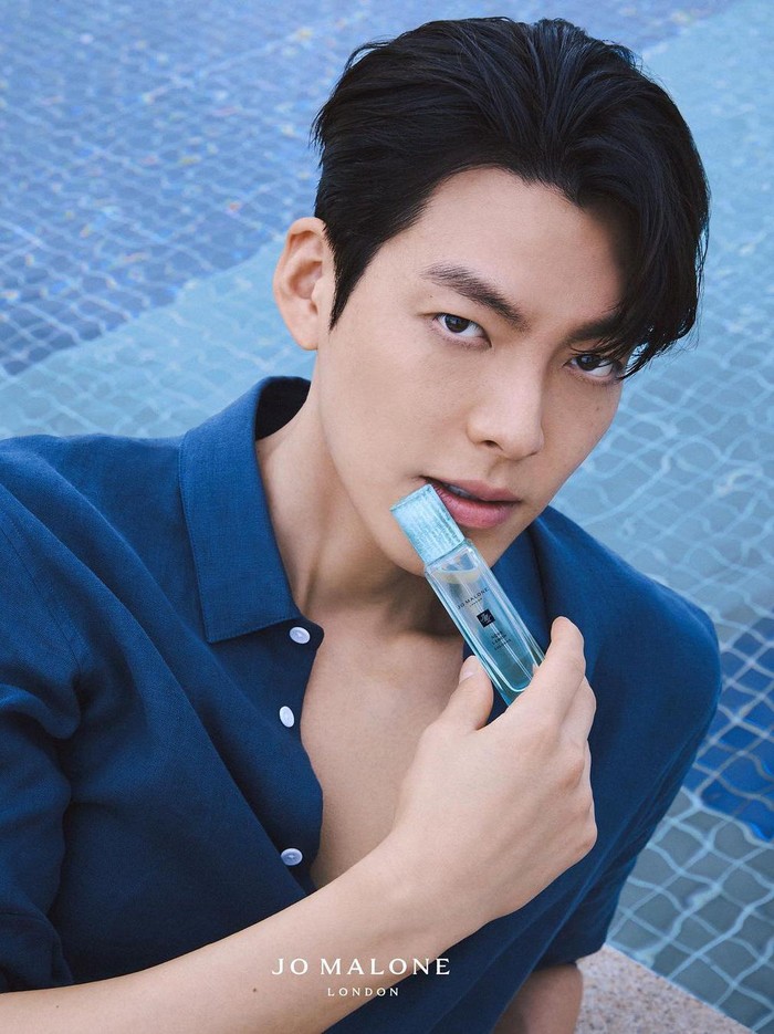 Lewat Instagram pribadinya, Kim Woo Bin membagikan beberapa potretnya saat melakukan photoshoot bersama Jo Malone London, brand parfum mewah yang terkenal di seluruh dunia./ Foto: instagram.com/____kimwoobin