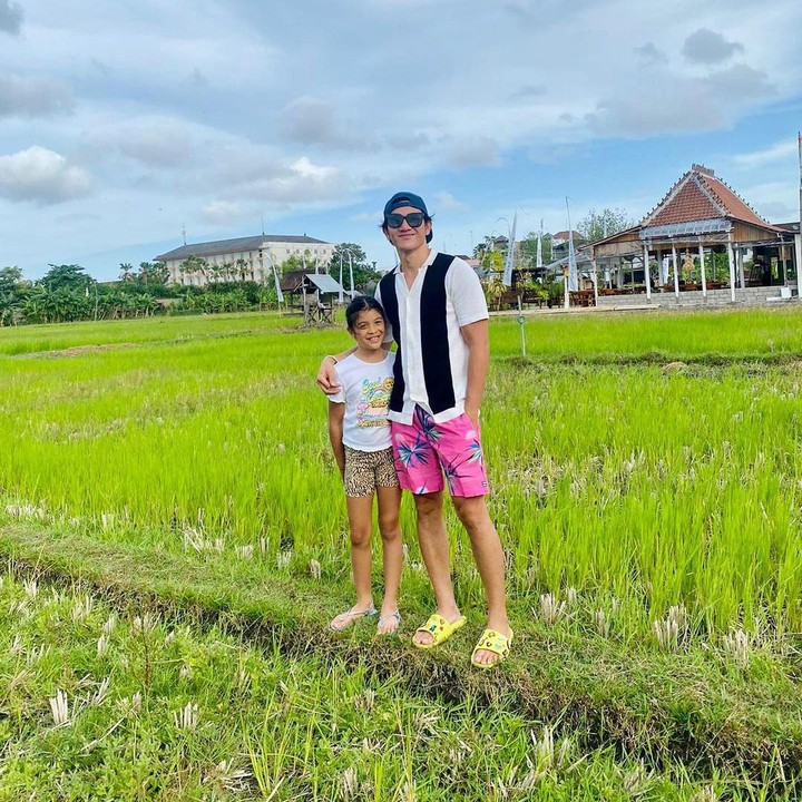 <p>Menikah pada tahun 2012 lalu, Vino G Bastian dan Marsha Timothy dikarunia anak perempuan bernama Jizzy Pearl Bastian yang lahir 12 Juli 2013. (Foto: Instagaram @vinogbastian__)</p>