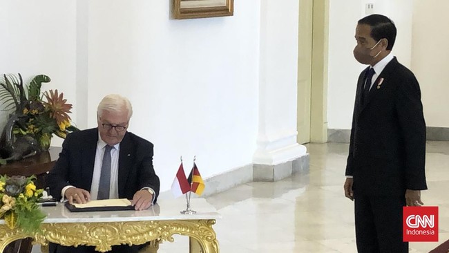 Presiden Jerman Frank-Walter Steinmeier menyinggung perang Ukraina dalam pertemuannya dengan Presiden RI Joko Widodo hari ini, Kamis (16/6).