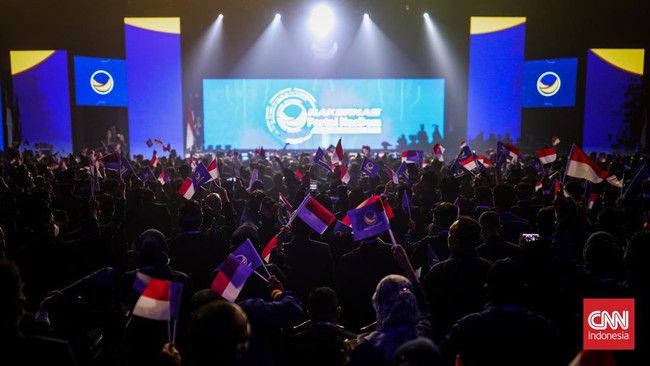 Ketua DPW Partai NasDem Saan Mustopa membantah ribuan kader NasDem di Indramayu dan Cirebon berpindah ke Partai Perindo.
