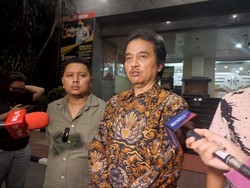 Selain Roy Suryo, 4 Artis Ini Juga Pernah Kena UU ITE