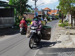 Kegelisahan Pedagang di Gresik Jika Pakai Sandal Jepit Benar-benar Ditilang