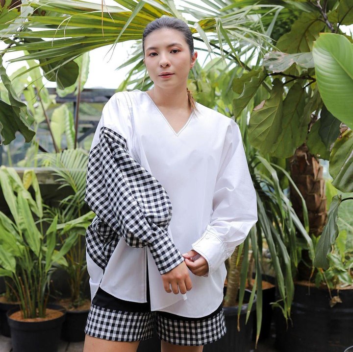 <p>Pada 2015 lalu, dia mendapat tawaran membintangi film <em>Cinta Selamanya</em>. Lalu di tahun ini, Shaloom akan membintangi serial <em>Virgin The Series</em> bersama Adhisty Zara dan Lutesha. (Foto: Instagram @sharazaaa)<br /><br /><br /></p>