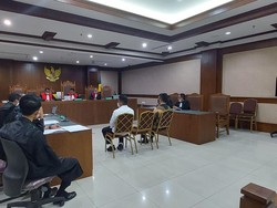 Eks Dirjen Kemendagri Dituntut 5 Tahun 4 Bulan Bui di Kasus Suap Dana PEN