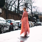 5 Rekomendasi Silk Dress untuk Makan Malam Romantis dengan Pasangan