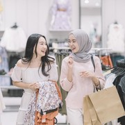 Meski Sama-Sama Muda, Ini 2 Perbedaan Signifikan Milenial dan Gen Z saat Belanja