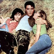 Sisi Gelap Elvis Presley: Menjalin Cinta dengan Banyak Perempuan di Bawah Umur