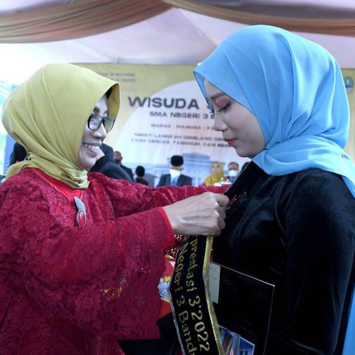 <p>Camillia Laetitia Azzahra atau yang akrab disapa Zara, baru saja menamatkan pendidikan di SMA Negeri 3 Bandung, Jawa Barat. (Foto: Instagram @ataliapr)</p>