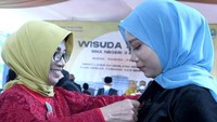 <p>Camillia Laetitia Azzahra atau yang akrab disapa Zara, baru saja menamatkan pendidikan di SMA Negeri 3 Bandung, Jawa Barat. (Foto: Instagram @ataliapr)</p>