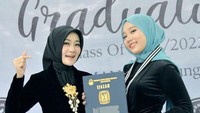 7 Potret Atalia dan Ridwan Kamil Hadiri Wisuda SMA Zara, Bangga Prestasi Sang Putri