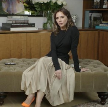 5 Fashion Items Wajib Buat Tampil Modis ke Kantor ala Victoria Beckham