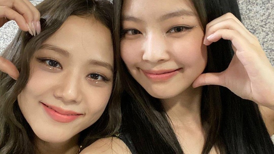 Jisoo dan Jennie BLACKPINK