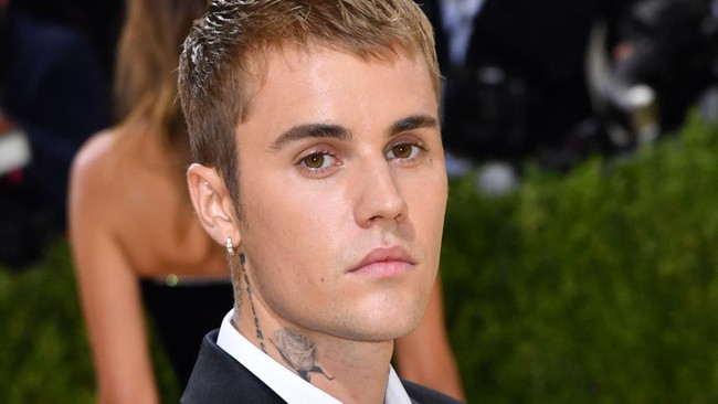 Justin Bieber membatalkan sisa jadwal konser Justice World Tour, termasuk di Indonesia. Penggemar dapat email proses pengembalian dana.