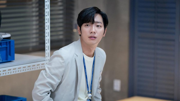 Lee Sang Yeob di Drama Korea On the Verge of Insanity