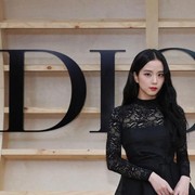 Pakai Kaus Dior Berharga Fantastis, Lihat Tampilan Jisoo BLACKPINK saat Bergaya Sporty!